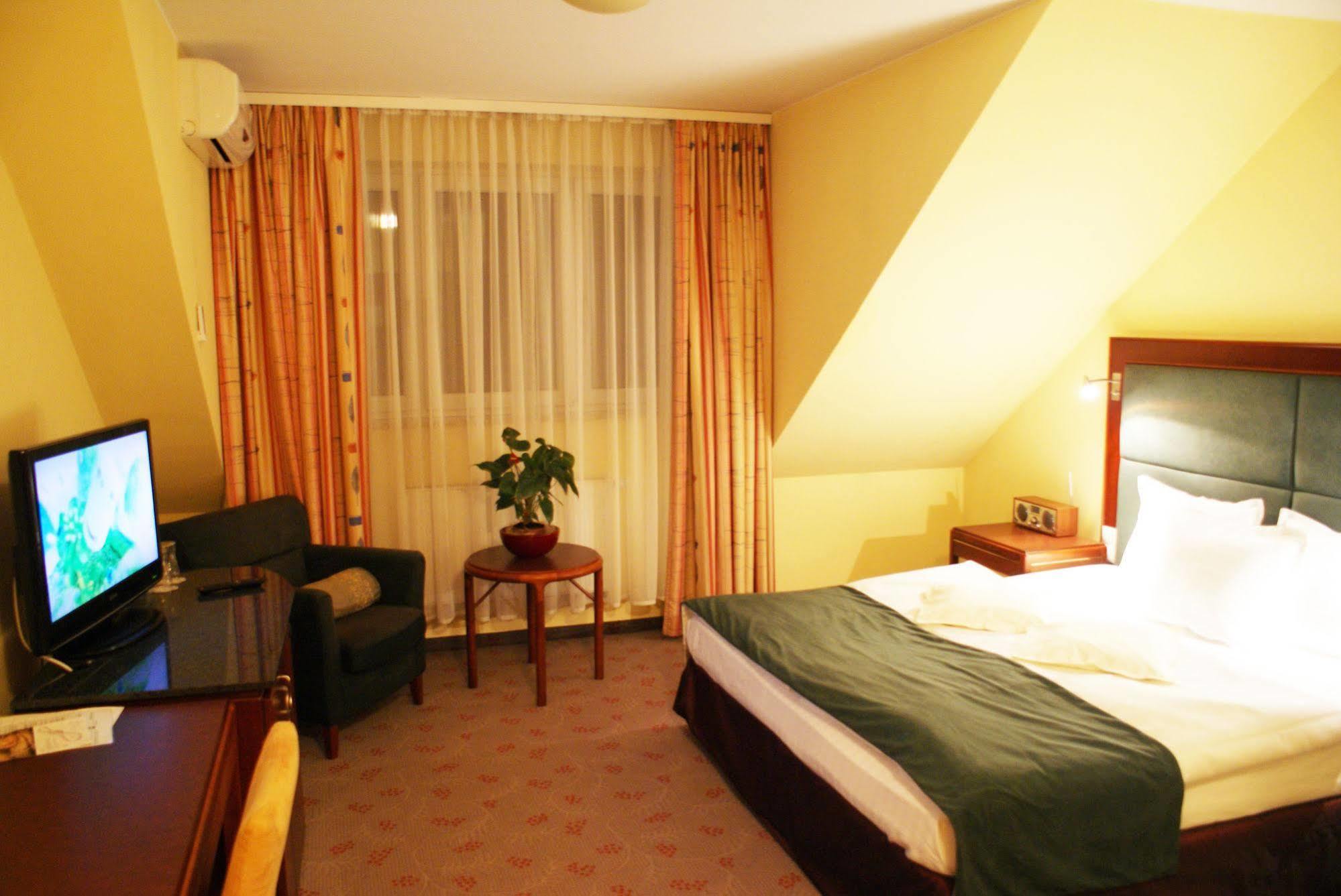 ГОТЕЛЬ HOTEL WILGA BY KATOWICE AIRPORT МЄЖЕНЦІЦЕ 3* (Польща) - від 1668 UAH  | HOTELMIX